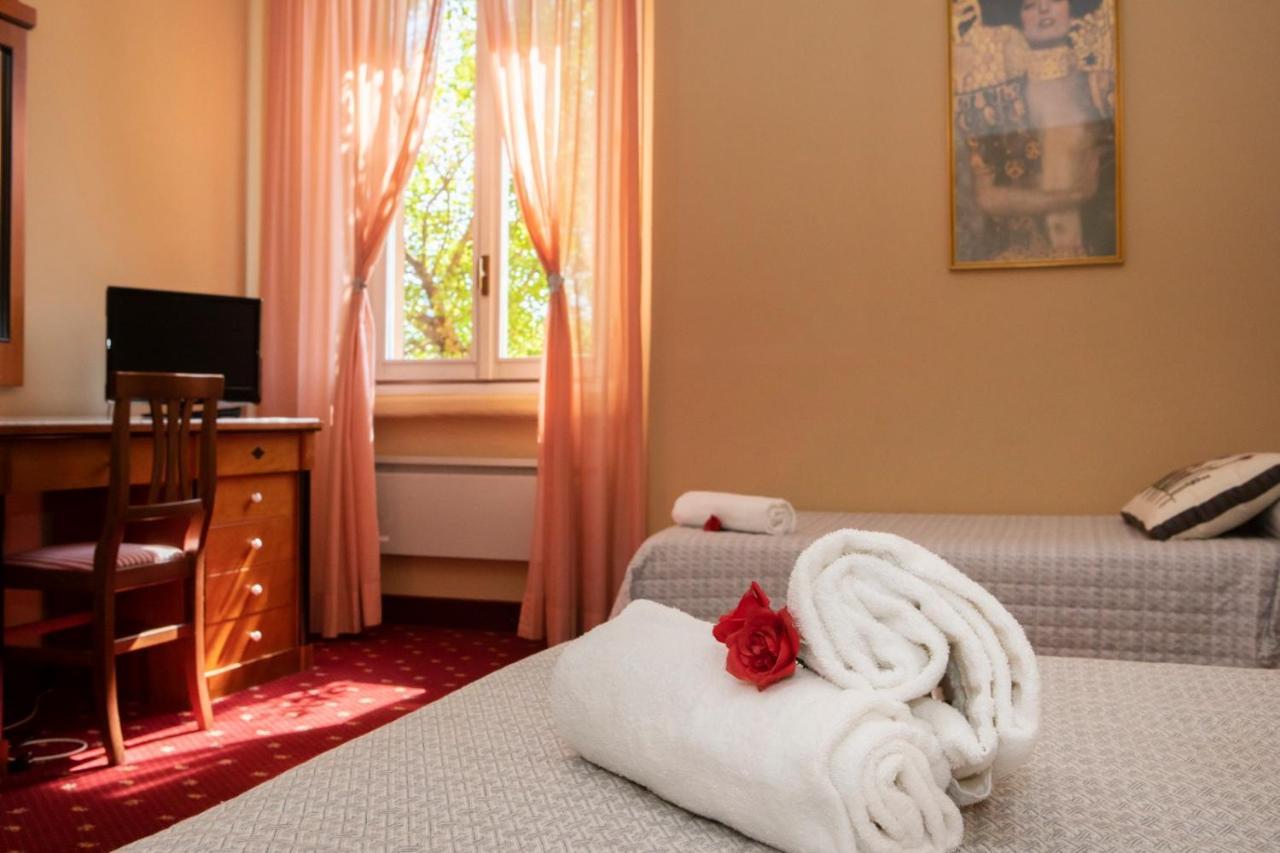 Hotel Milano Pool & Garden Salice Terme Eksteriør bilde