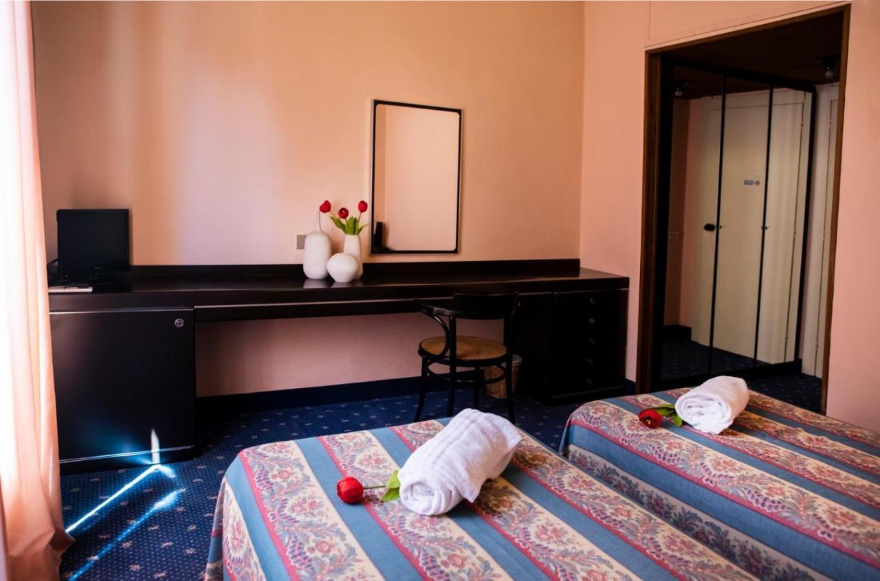Hotel Milano Pool & Garden Salice Terme Eksteriør bilde